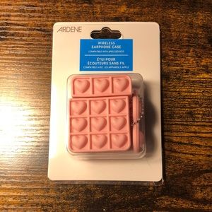 Wireless earphone case